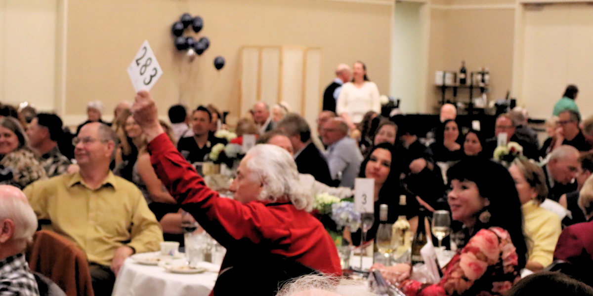 Community members bidding at Sierra Lutheran auction